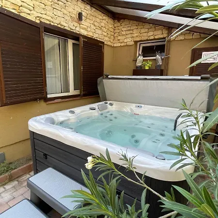 Guest house Penthouse Privat Jakuzzival Smeraldo Siofok