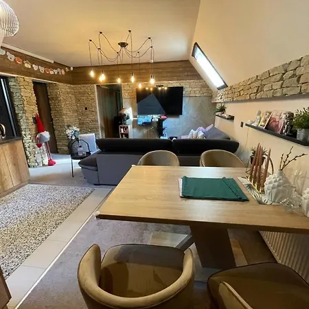 Penthouse privát Jakuzzival Smeraldo Villa Siófok