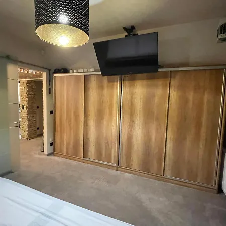 بيت ضيافة Penthouse Privat Jakuzzival Smeraldo 4*