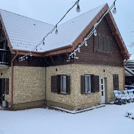 Penthouse Privat Jakuzzival Smeraldo Guest house Siofok
